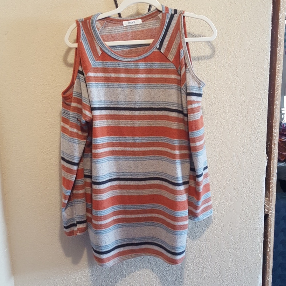 Cold shoulder top